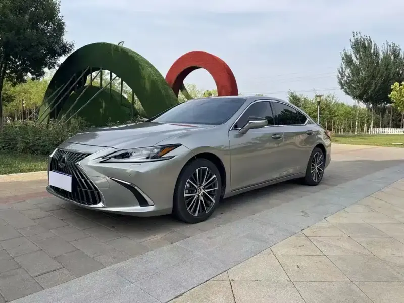 Lexus ES, 2023