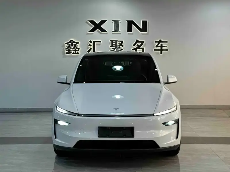 Tesla Model Y, 2026