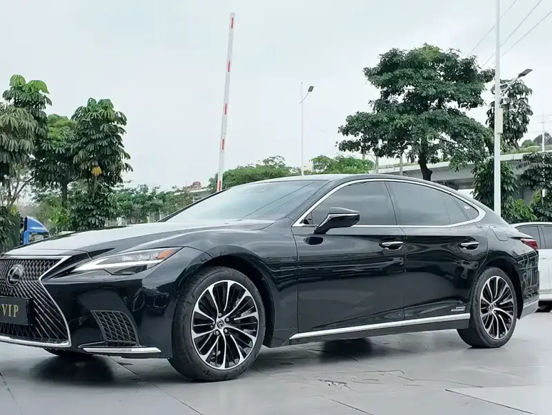 Lexus LS, 2021