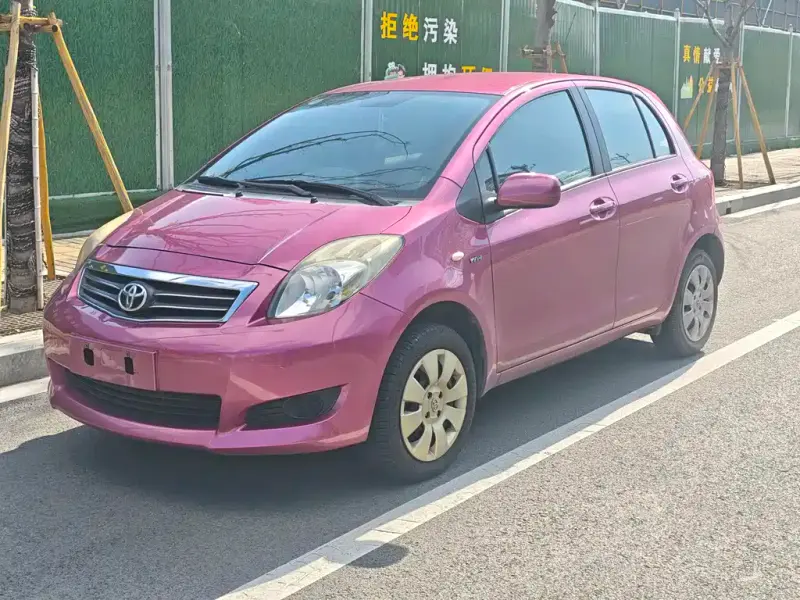 Toyota Yaris, 2012 — фото 1
