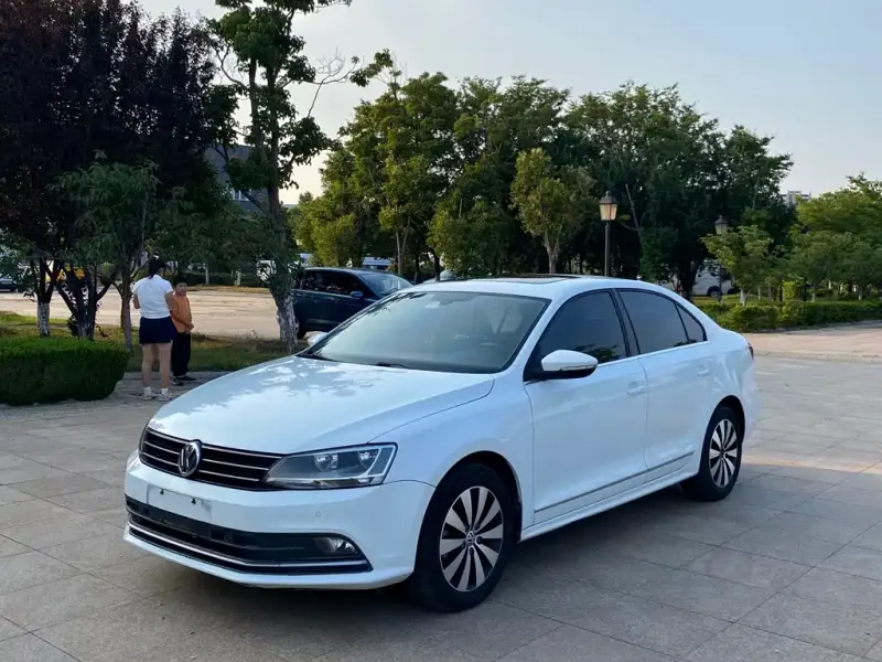 Volkswagen Sagitar, 2015