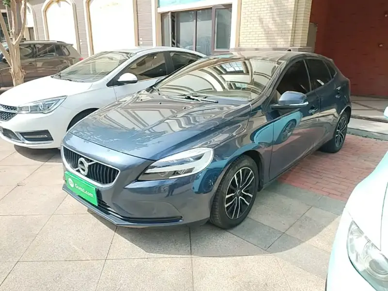 Volvo V40, 2018