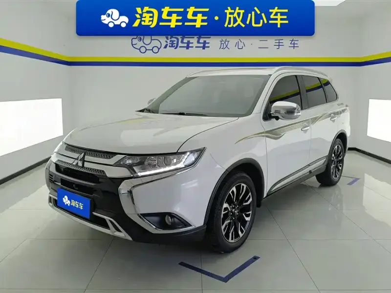 Mitsubishi Outlander, 2020 — фото 1