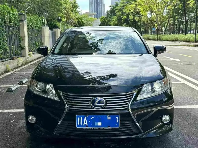Lexus ES, 2013