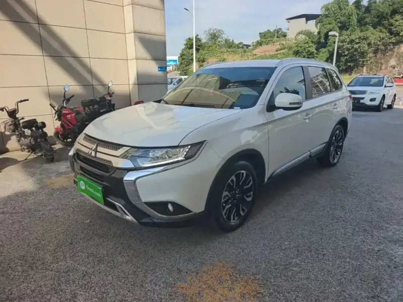Mitsubishi Outlander, 2020
