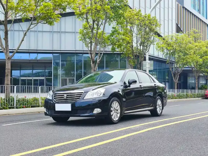 Toyota Crown, 2012