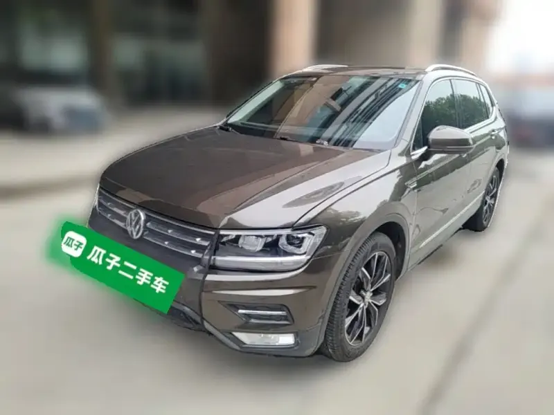 Volkswagen Tiguan L, 2020 — фото 1