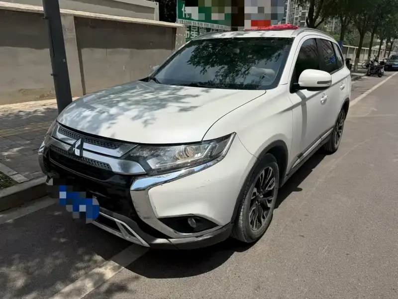Mitsubishi Outlander, 2021 — фото 1