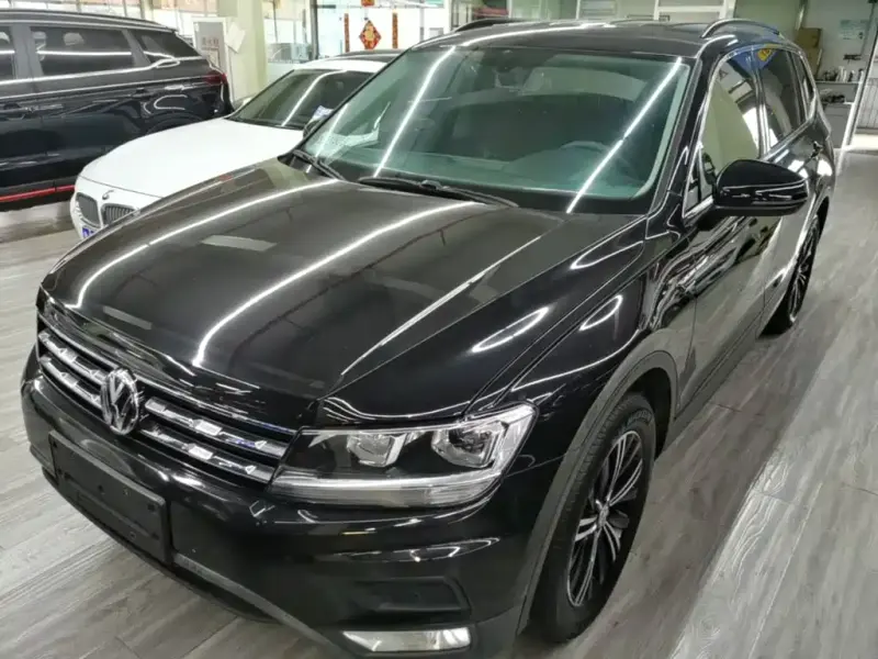 Volkswagen Tiguan L, 2020 — фото 1