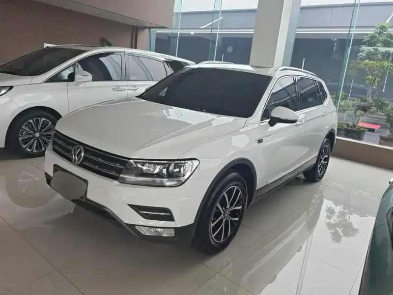 Volkswagen Tiguan L, 2018 — фото 1