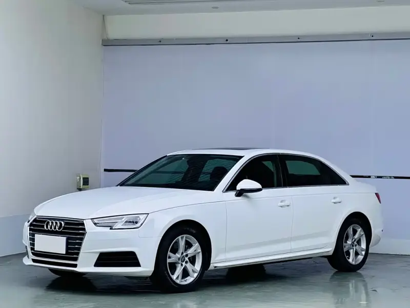 Audi A4L, 2017 — фото 1