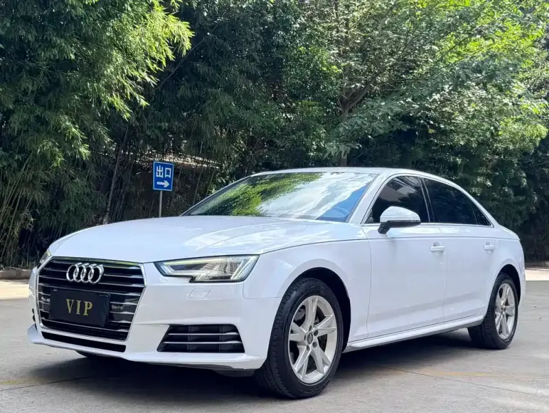 Audi A4L, 2019 — фото 1