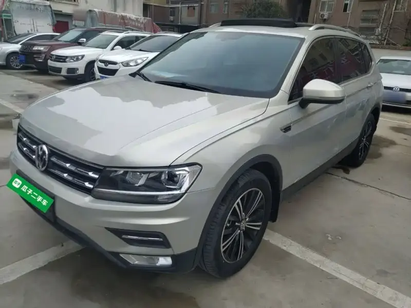 Volkswagen Tiguan L, 2020 — фото 1