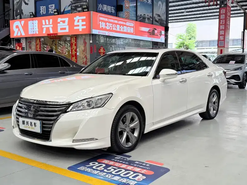 Toyota Crown, 2016