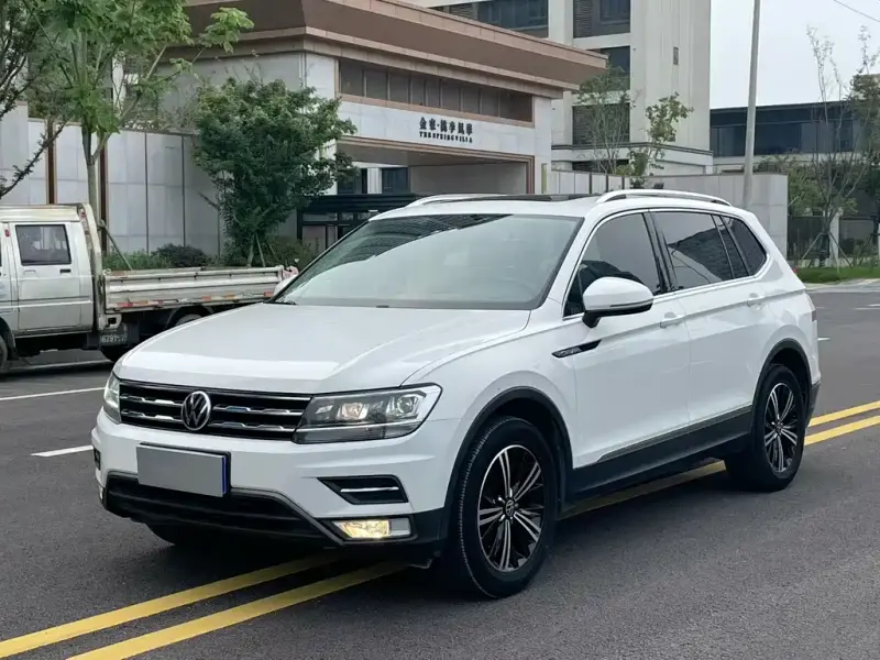 Volkswagen Tiguan L, 2021 — фото 1