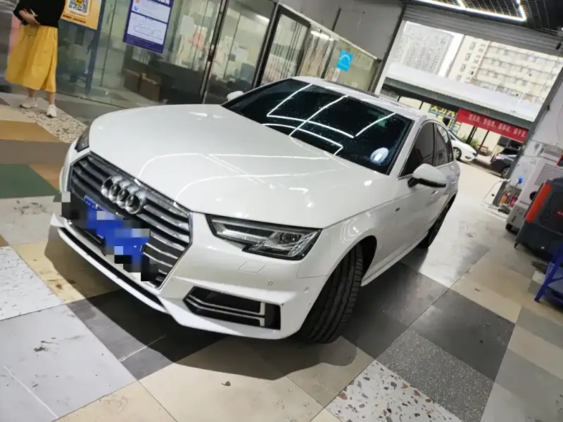 Audi A4L, 2018 — фото 1