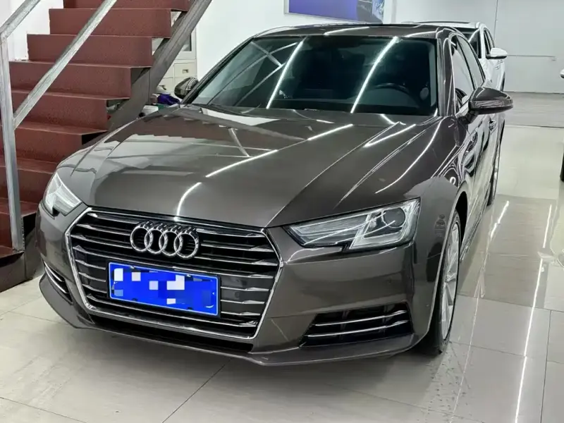 Audi A4L, 2018 — фото 1