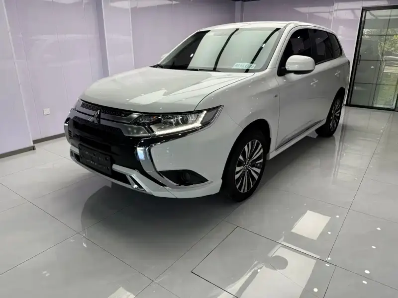 Mitsubishi Outlander, 2022