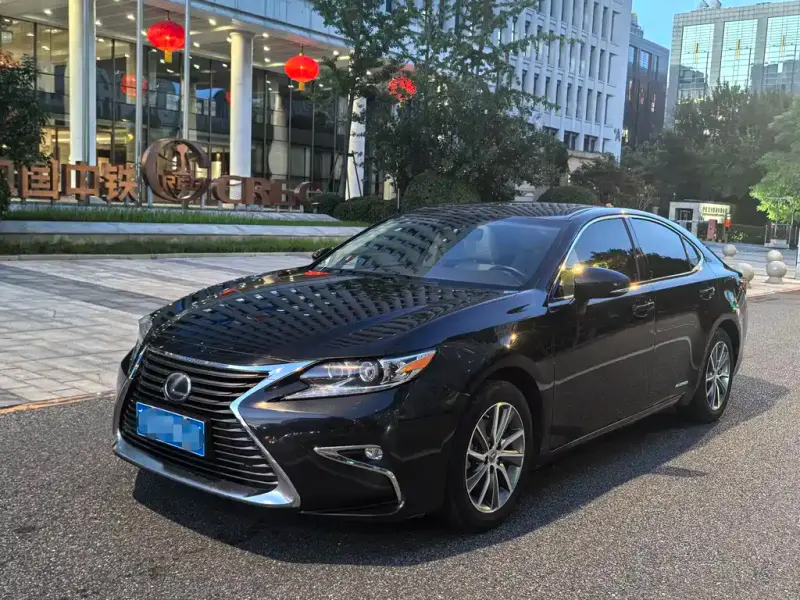 Lexus ES, 2015