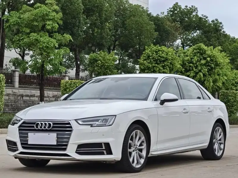 Audi A4L, 2018 — фото 1