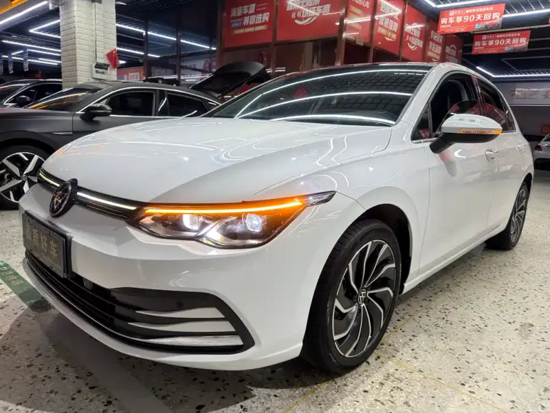 Volkswagen Golf, 2022