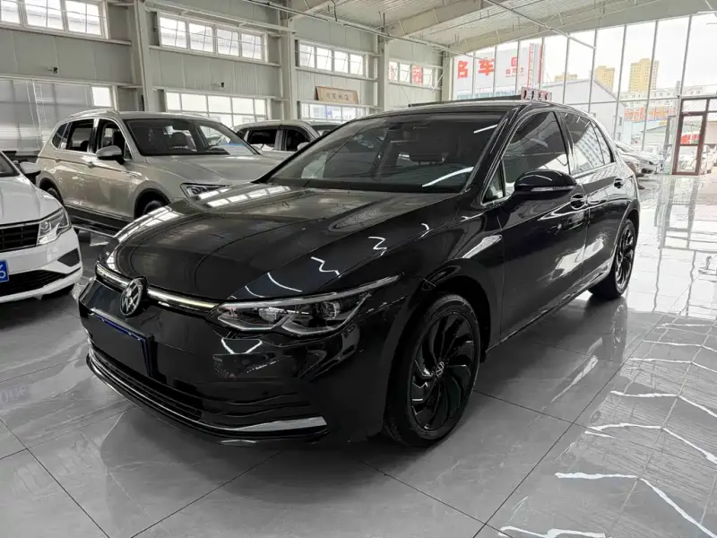 Volkswagen Golf, 2022