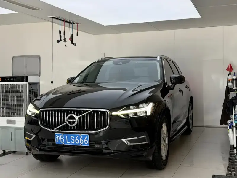 Volvo XC60, 2020 — фото 1