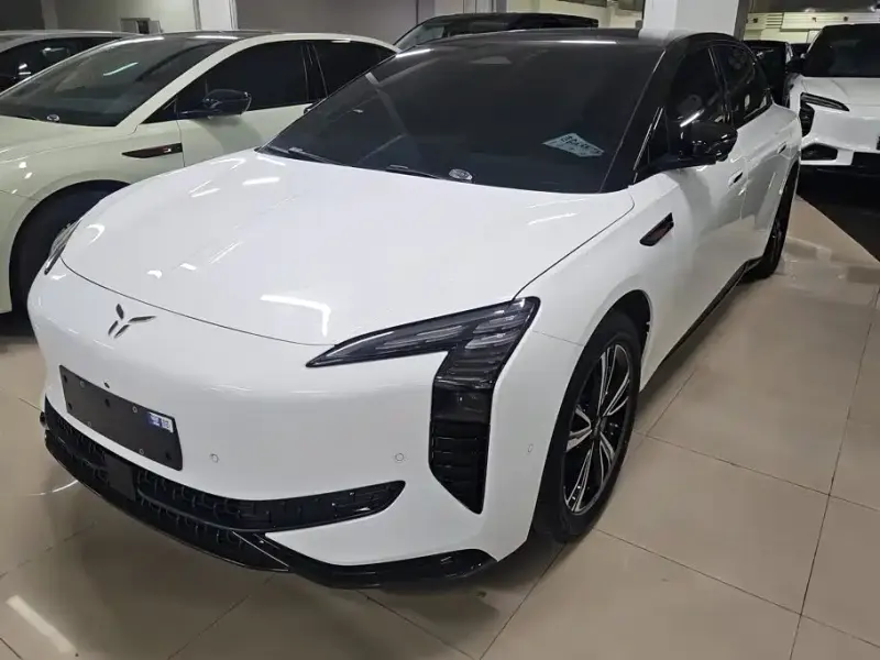 Hongqi EH7, 2024