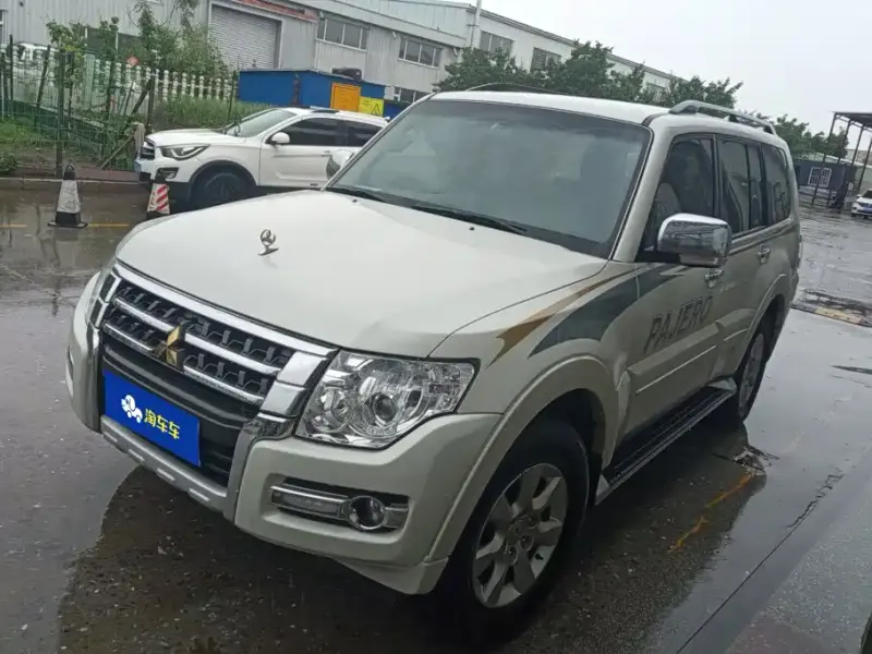 Mitsubishi Pajero (Import), 2020