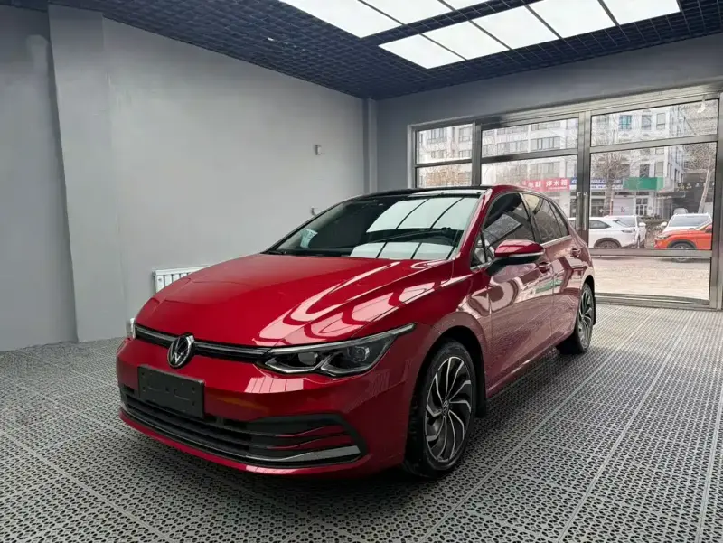 Volkswagen Golf, 2022