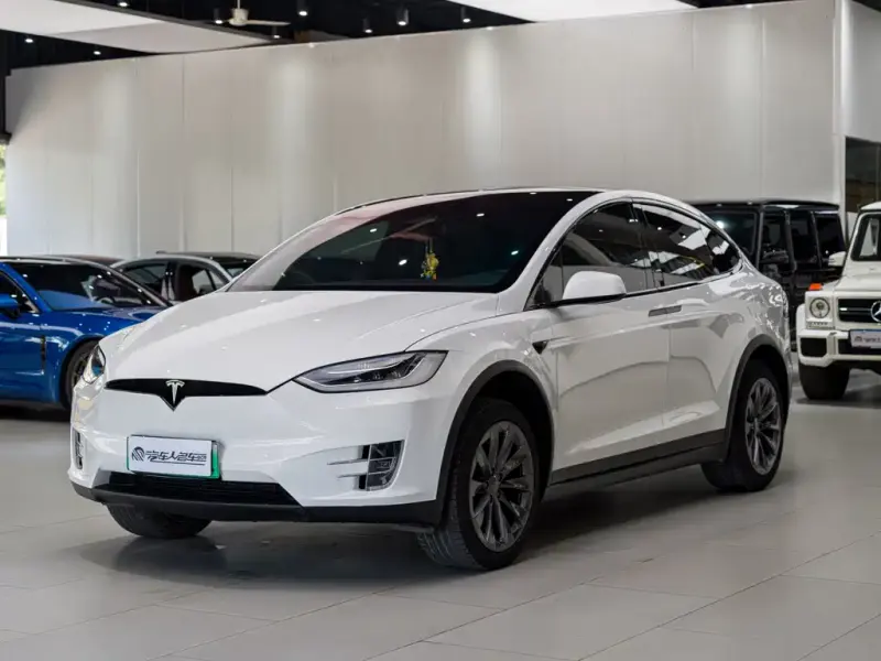 Tesla Model X, 2017