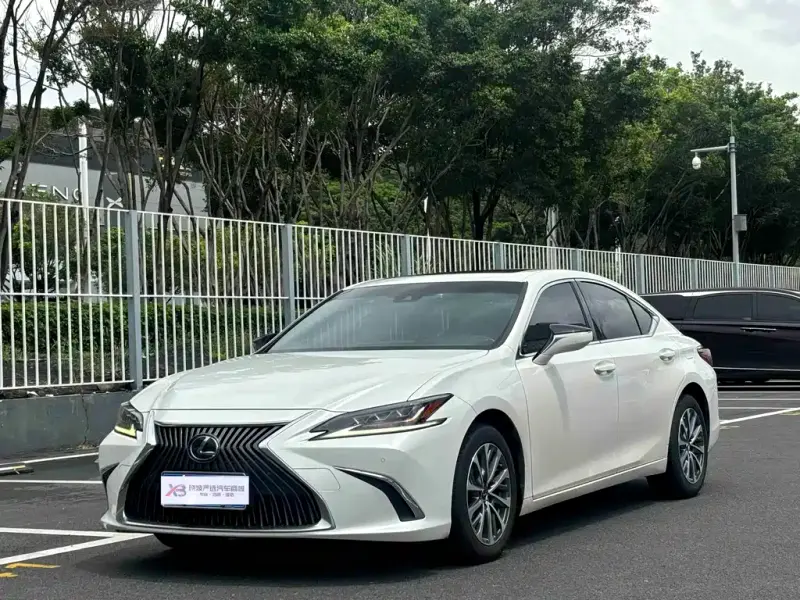 Lexus ES, 2021
