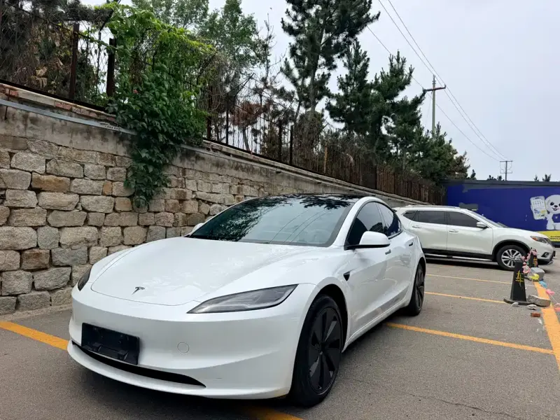 Tesla Model 3, 2024