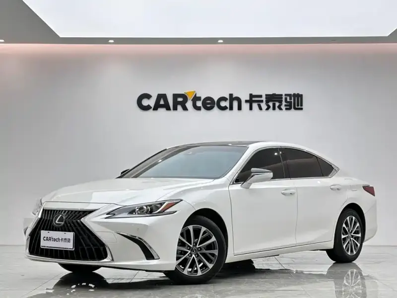 Lexus ES, 2022