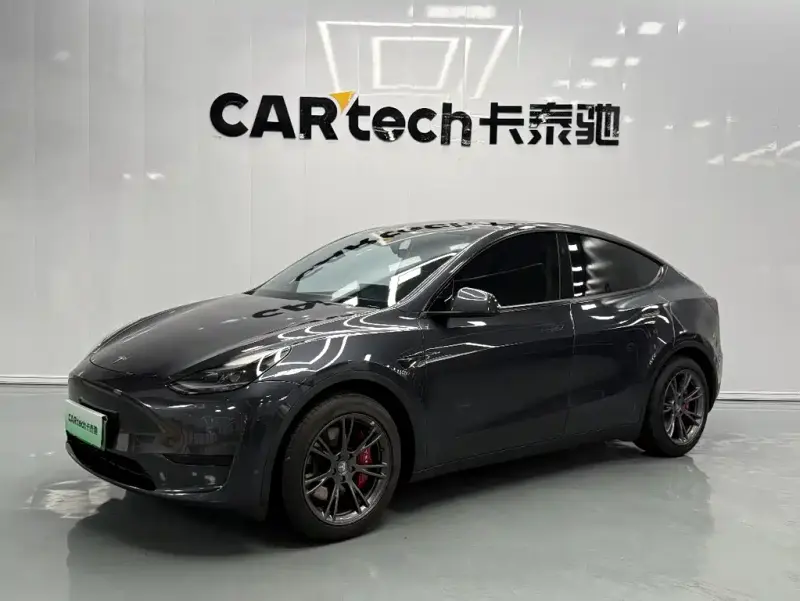 Tesla Model Y, 2024