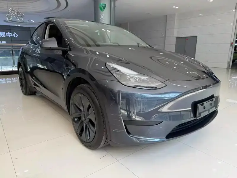 Tesla Model Y, 2024