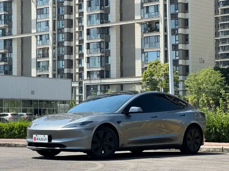 Tesla Model 3, 2025