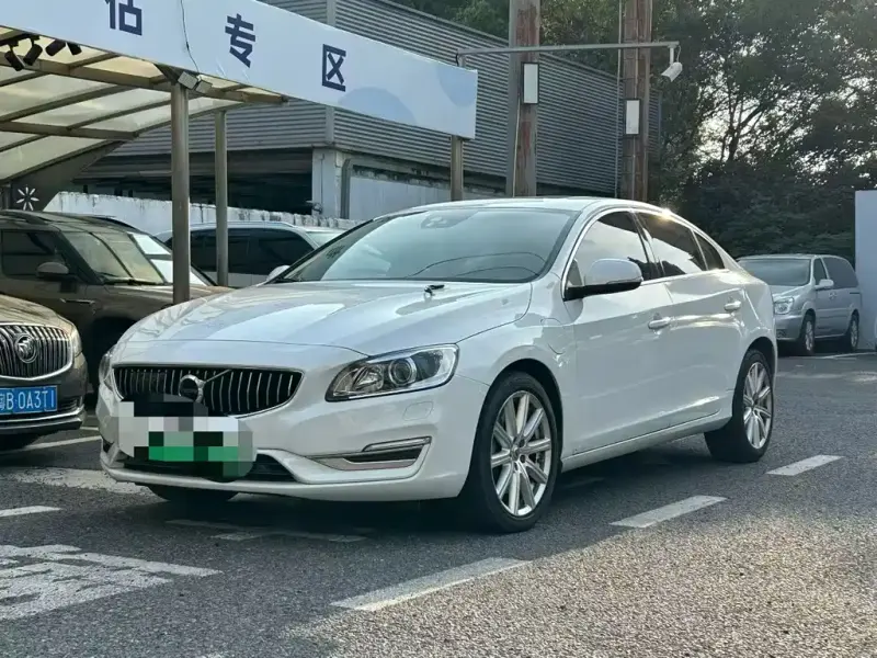 Volvo S60 PHEV, 2017 — фото 1