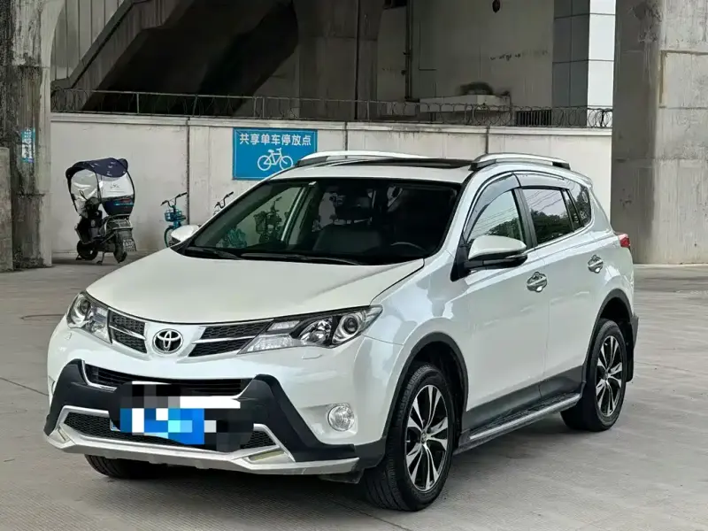 Toyota RAV4, 2015