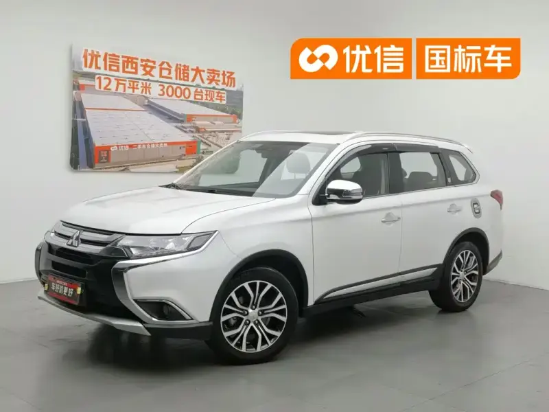 Mitsubishi Outlander, 2018 — фото 1
