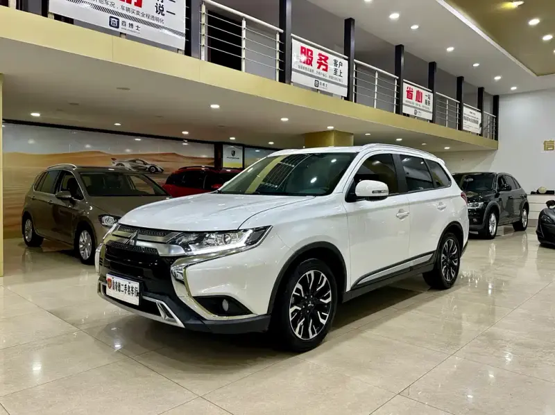 Mitsubishi Outlander, 2020 — фото 1