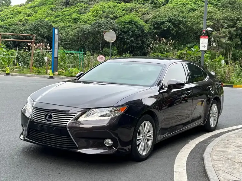 Lexus ES, 2014