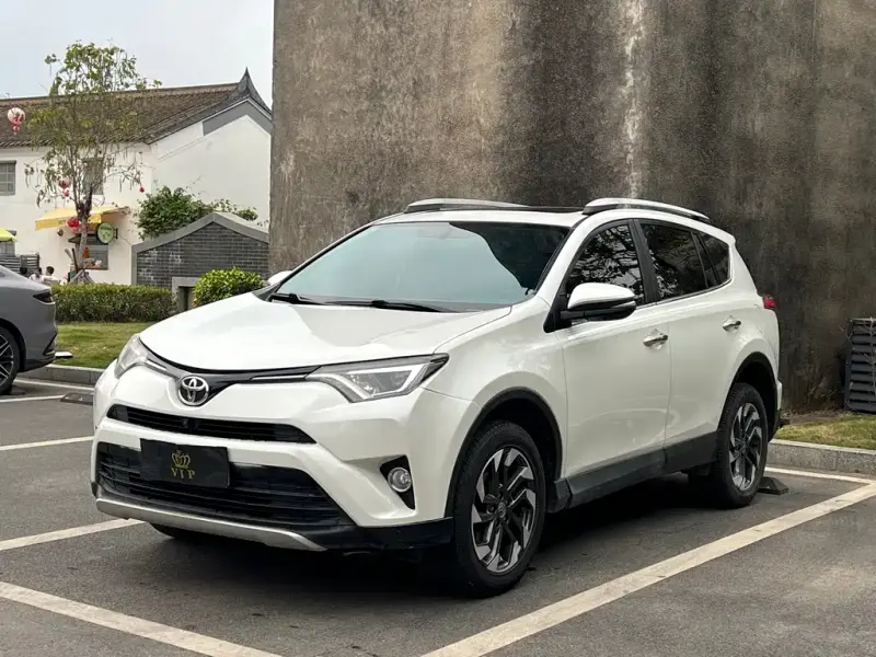 Toyota RAV4, 2017 — фото 1