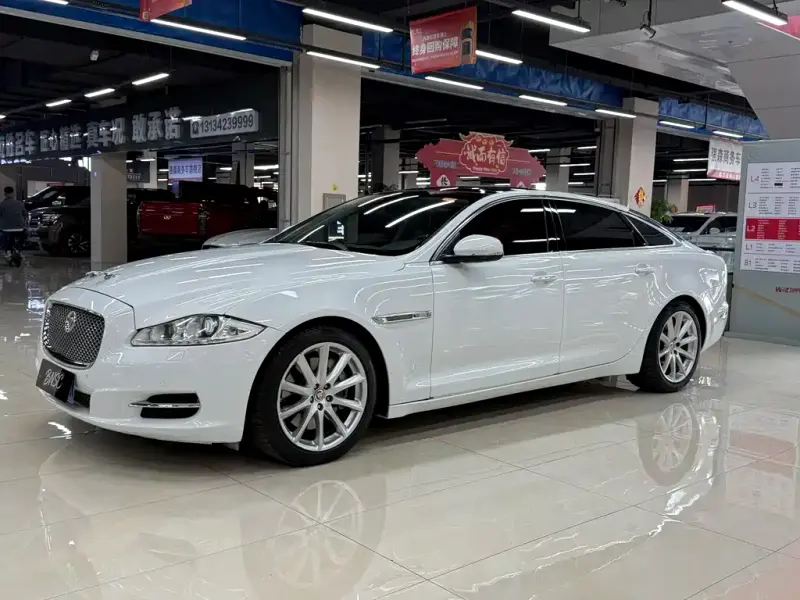 Jaguar XJ, 2015