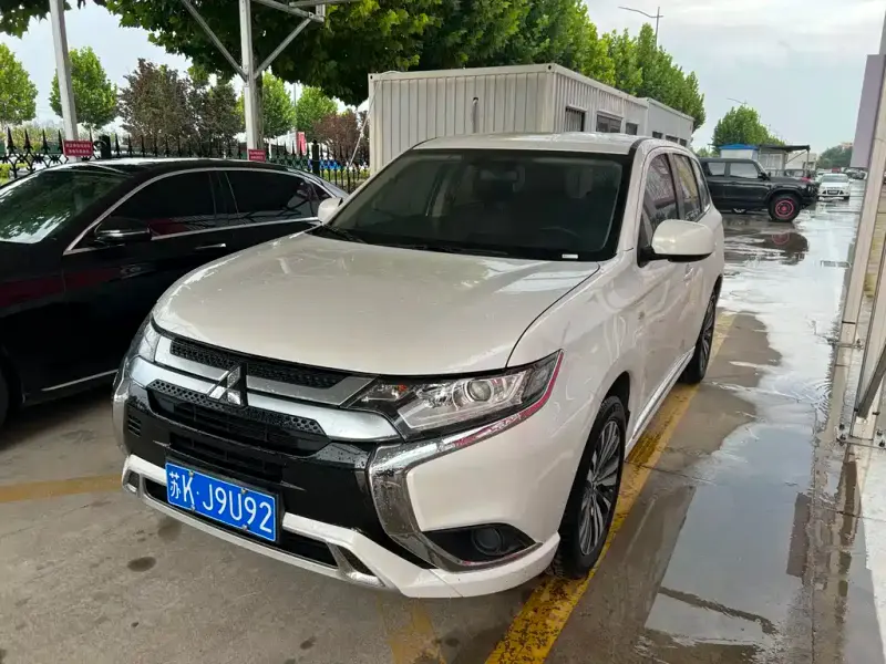 Mitsubishi Outlander, 2023