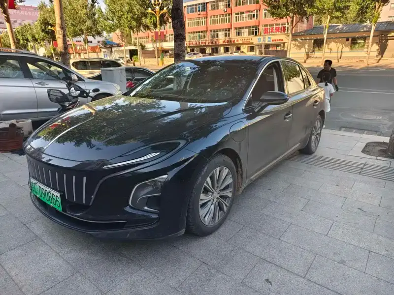Hongqi E-QM5, 2025