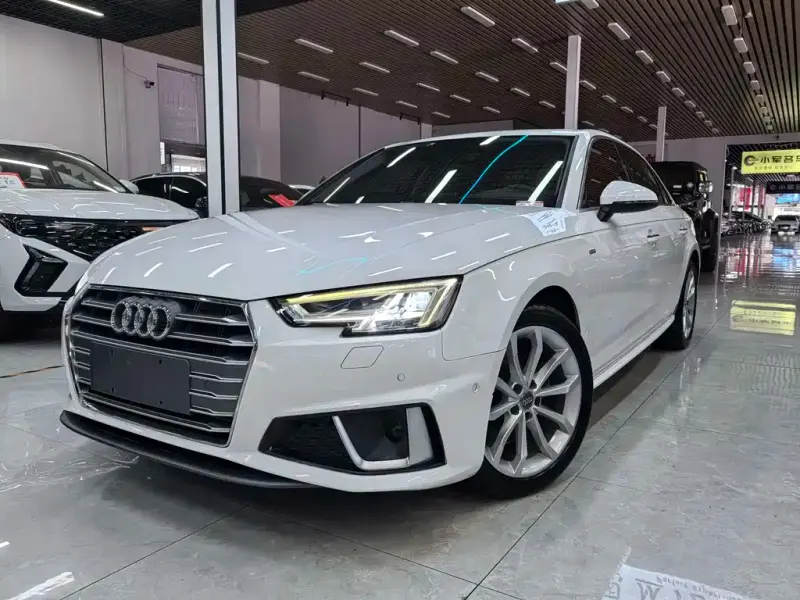Audi A4L, 2019 — фото 1