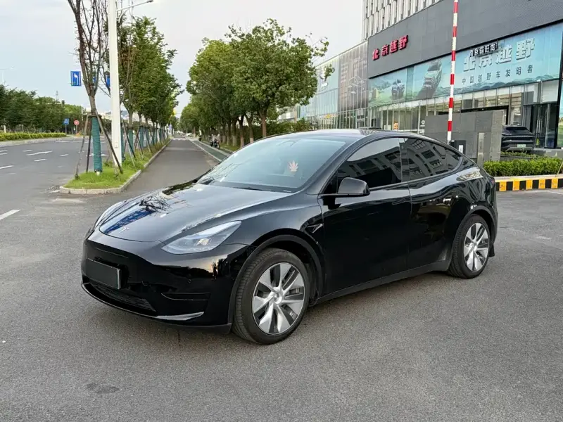 Tesla Model Y, 2023