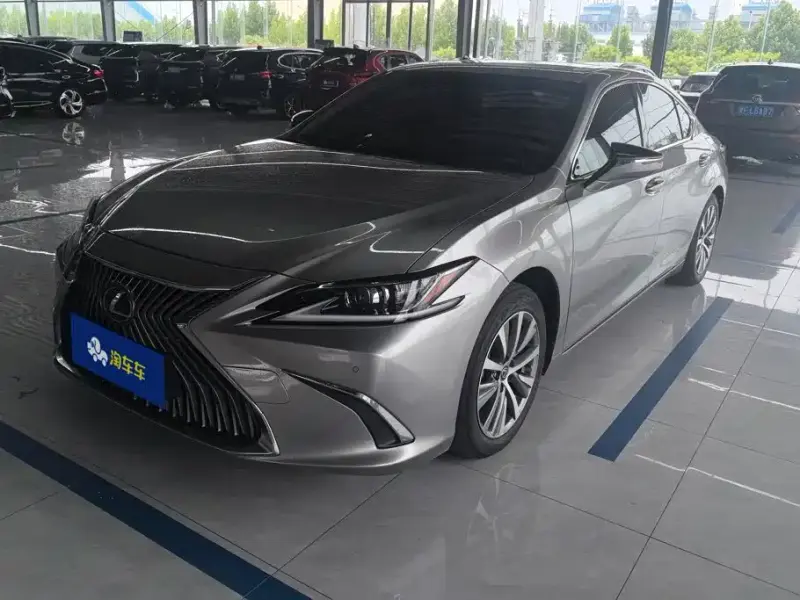 Lexus ES, 2020