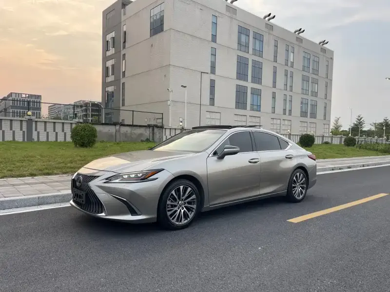 Lexus ES, 2018